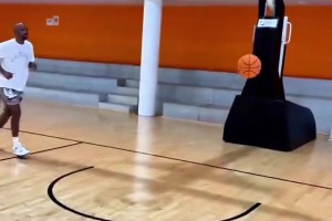 东契奇超值合同续约！哈特：我听说福克斯要买下整个圣安东尼奥！